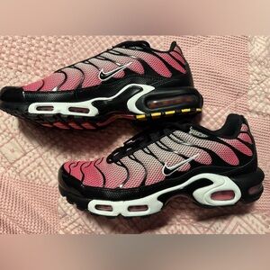 Nike Air Max Plus Sunset Pulse Red-Black-Pink Foam Mens [HF3837-600]  size 10.5